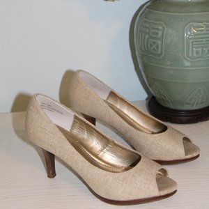 Kelli Katie Denise heel in natural cloth, size 7